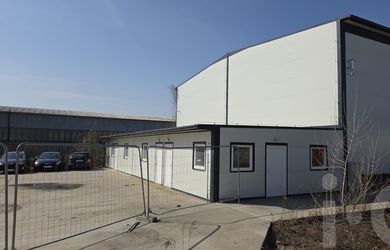 Prenájom skladovej haly 866 m² + kancelárie 139 m² | Dubnica nad Váhom – Lieskovec