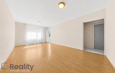 PLUS REALITY | Svetlý štvorizbový byt s balkónom, špajzou a pivnicou v meste Dunajská Streda na predaj !