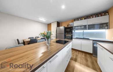 PLUS REALITY | Veľký rodinný dom v obci Kostolné Kračany na predaj!