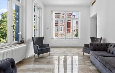 Priestranný 3i byt 130m2, s A/C a parkovaním, HLBOKÁ RESIDENCE