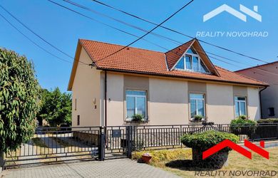 Veľkorysý rodinný dom v Haliči – 1 378 m², nádherná záhrada, 2 garáže