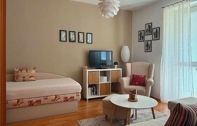 Útulný 1 izbový byt s balkónom a zariadením na Podháji