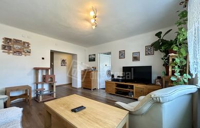 DIRECTREAL|Na predaj tehlový 3-izb.byt SAMOSTATNÉ kúrenie,GARÁŽ,DVOR, pivnica AŽ 15m2 aj pre Vaše HOBBY v Hurbanove. EXKLUZÍVNE!