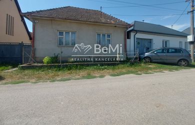 Predaj starší rodinný dom obec Lukáčovce pri Nitre(253-12-JUF)
