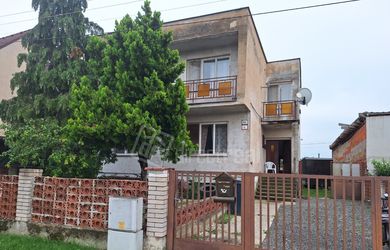DIRECTREAL|Starší 2-podlažný rodinný dom v strede obce Vysoká pri Morave