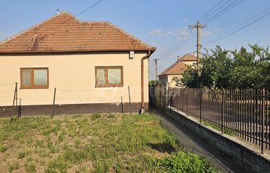 DIRECTREAL|Udržiavaný 3 - izbový rodinný dom so samostatnou garážou