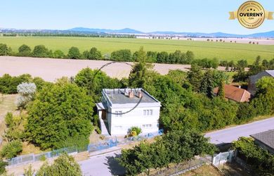 Rodinná 6 izbová vila s pozemkom 1659 m2 v obci Tajná (okres Nitra)
