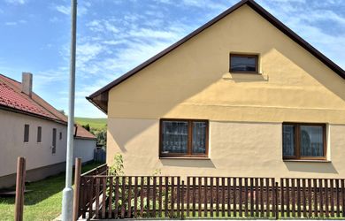 Exkluzívne ponúkame na predaj zachovalý rodinný dom v Spišskej Starej Vsi.