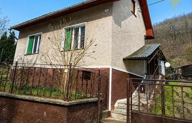 Na Predaj rodinný dom s pozemkom 1385 m2, Janova Lehota, okres Žiar nad Hronom