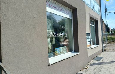HALO reality - Prenájom, administratívny priestor Handlová, Centrum, Námestie baníkov - EXKLUZÍVNE HALO REALITY