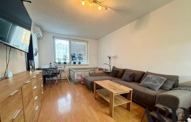NA PREDAJ 4 IZBOVÝ BYT S LOGGIOU, 82M2, UL. L. NOVOMESKÉHO