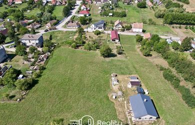 Na predaj veľký stavebný pozemok v obci Čechy