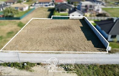 Na predaj stavebný pozemok s rozlohou 900 m² v obci Andovce – len pár minút od mesta Nové Zámky