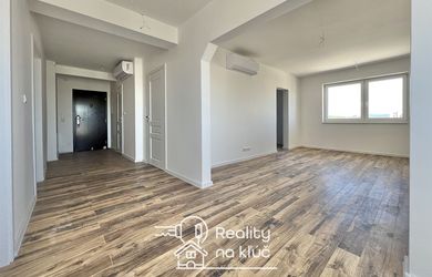 Na predaj moderné, zrekonštruované 3-izbové byty s balkónmi na ulici V. V. Majakovského v Lučenci