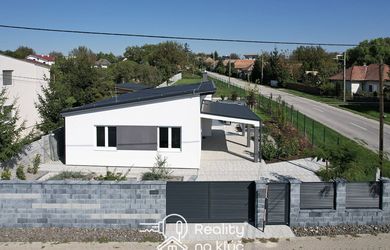 Na predaj novostavba – nízkoenergetický 4-izbový drevo dom s očarujúcou záhradou