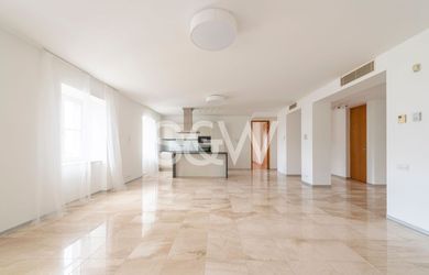 SVOBODA & WILLIAMS | 109412 | Prenájom klimatizovaného strešného 3-izbového bytu elegantnej rezidencie