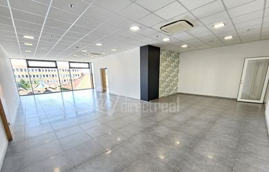 DIRECTREAL|Priestory na kancelárie, obchody, služby od 21 m2 až po 116 m2, ihneď k dispozícii.