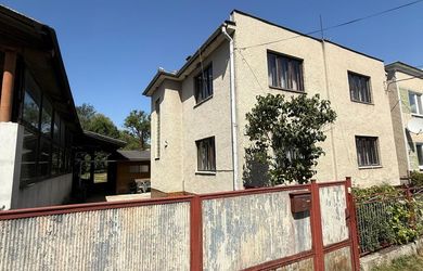 TARGETreal | NA PREDAJ: Rodinný dom s halou na pozemku 1 485 m² - priestor pre bývanie aj podnikanie