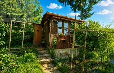 NAJVÄČŠIA ZÁHRADA s chatkou pod Rovencom