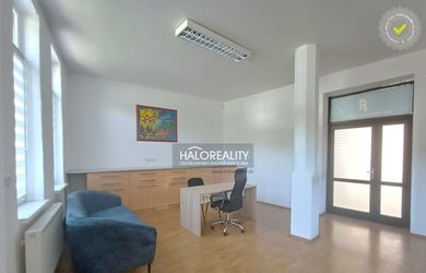 HALO reality - Prenájom, dvojizbový byt Handlová, Námestie baníkov - EXKLUZÍVNE HALO REALITY