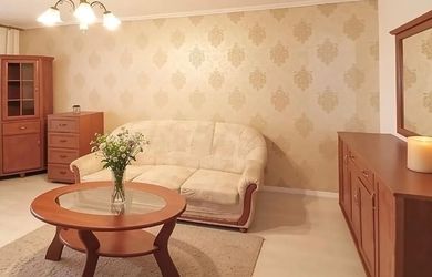 Na predaj priestranný, slnečný a kompletne zrekonštruovaný 3-izbový byt