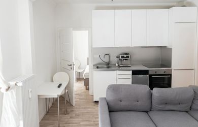 PREDPREDAJ / PRIPRAVUJEME – Predaj svetlého 2i bytu s balkónom a výhľadom do zelene (Teplická ul., Bratislava – Nové Mesto)