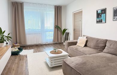 REZERVOVANÝ Na predaj zrekonštruovaný, zariadený 2-izbový byt Banská Bystrica, Radvaň
