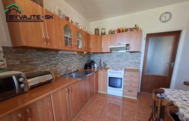 Trojizbový byt s energiou a úžasným výhľadom v Prievidzi - Kopanice, ul. Energetikov.