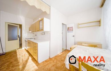 REZERVOVANÉ 2.5 izbový byt 66m2, Nábr. Sv Cyrila, Prievidza