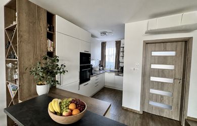 AZ. !Rezervované! Na predaj moderný 4-izbový mezonet s fotovoltikou a záhradou | Miloslavov