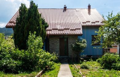 Rodinný dom s veľkou záhradou – Višňové pri Žiline /1023 m2/