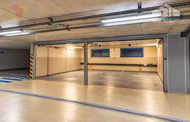 Na prenájom 2-garáž, 42 m², v garážovom dome, BA - Staré Mesto - centrum, Cintorínska ul., ihneď voľná