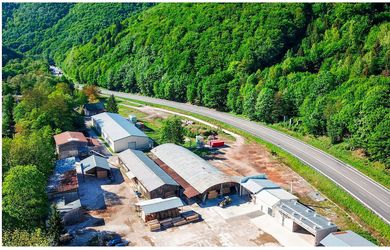 PRIEMYSELNÝ AREÁL / BB / UĽANKA / DREVOVÝROBA / BUDOVY / SKLADY / VÝROBA / 28.595 m²