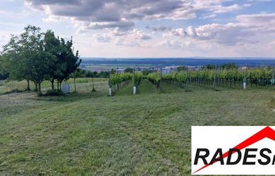 Zľava-pozemok s garážou s nádherným výhľadom na Skalicu