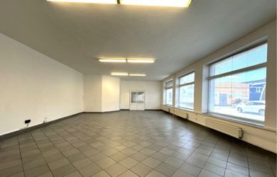 PRENÁJOM OBCHODNÁHO PRIESTORU - SHOWROOM NA STAREJ VAJNORSKEJ V BRATISLAVE.
