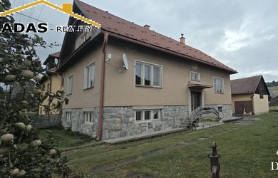 Ponúkame na predaj priestranný rodinný dom v obci Liptovský Ondrej