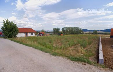 Stavebný pozemok (1 447 m²) rovinatý, s výhľadmi, Spišský Hrhov