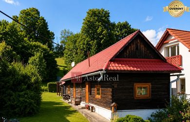 Drevenica v autentickom štýle na priestrannom pozemku – Beňadiková