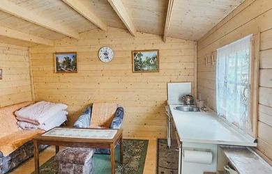 Na Predaj drevená záhradná chatka s pozemkom 398 m2,, záhradkárska osada Mier " Handlová
