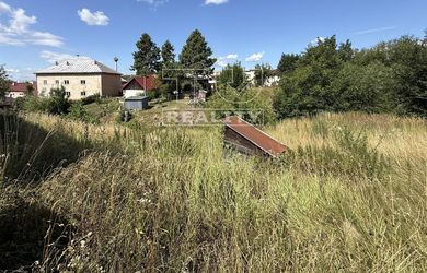 Ponúkame na predaj pozemok o rozlohe 953 m2, v obci  Nováčany blízko Košíc.