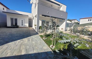 Chorvátsko, Novostavba – 2 kompletne zariadené apartmány