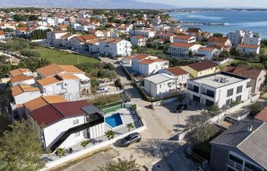 Chorvátsko, luxusná vila s2 apartmánmi a vyhrievaným bazénom