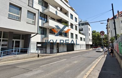 Predám 3i byt v centre Bratislavy na ul. 29. augusta s balkónom