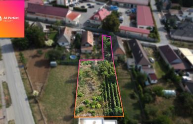 ALL PERFECT | Na predaj veľký stavebný pozemok v Pate s rozlohou 830 m²