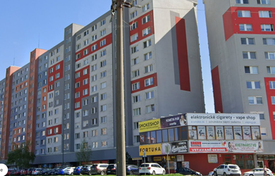 Prenájom – obchodný priestor 75 m², Námestie Hraničiarov