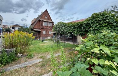 Dvojgeneračný rodinný dom s garážou a rovinatým pozemkom – Turany