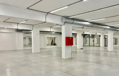 Na prenájom výrobno-skladový priestor  v Bratislave. - 930m2 - BRATISLAVA III. - Kramáre