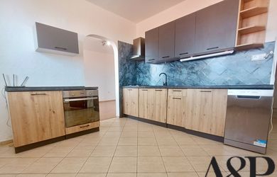 NA PREDAJ 3 IZB. BYT S BALKÓNOM, 77M2, UL. POD HÁJKOM, SKALICA