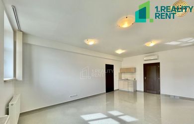 Na prenájom kancelárske priestory 62 m2 - Mariánske námestie Žilina