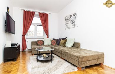 METROPOLITAN │Staromestský 3i byt s vysokými stropmi